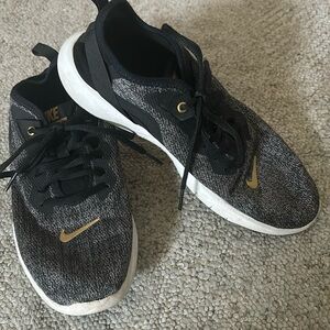 Nike running shoes black